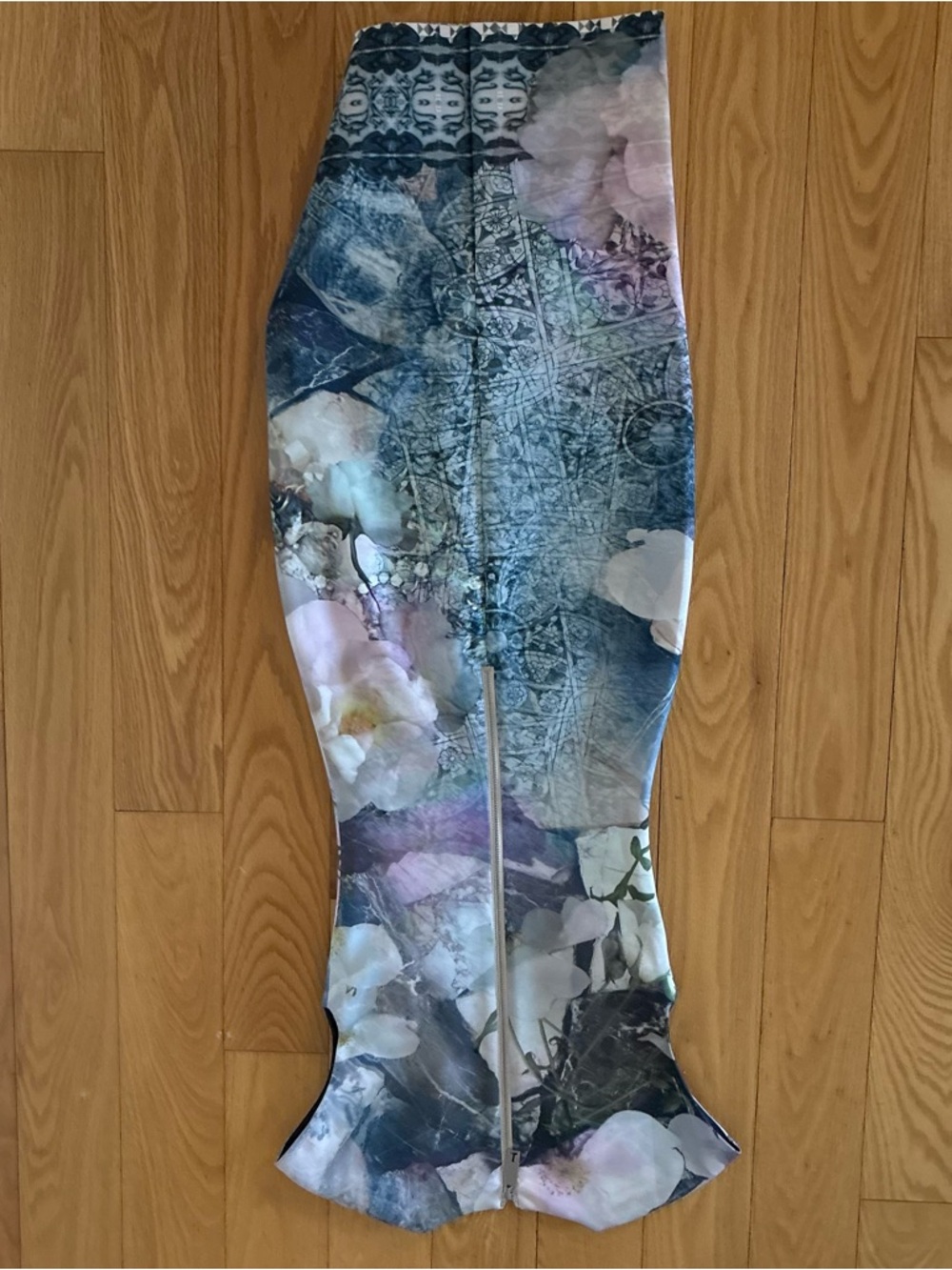 Ted Baker Floral Midi Dress in Blue and White flowered pattern - Picture 5 of 8